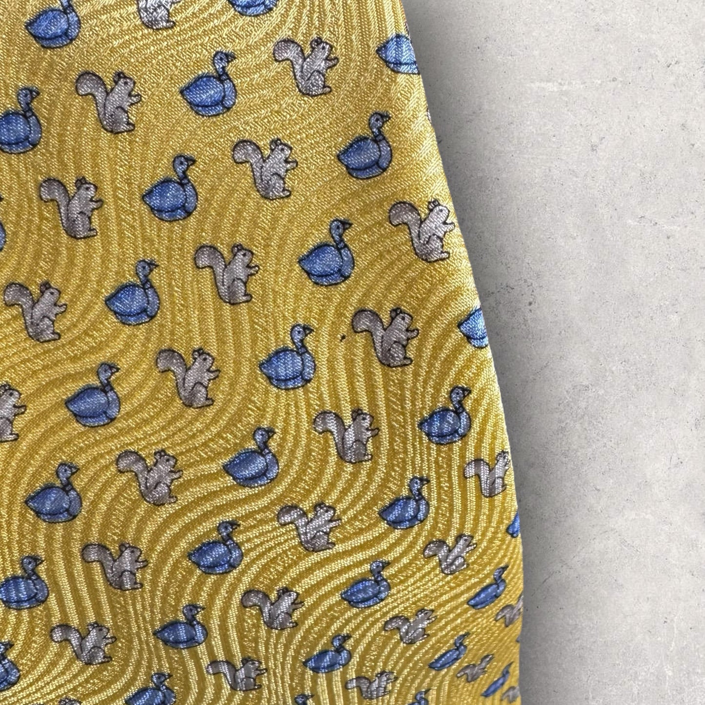 【6772】良品!ピエールカルダン ネクタイ イエロー系 鴨×リス柄