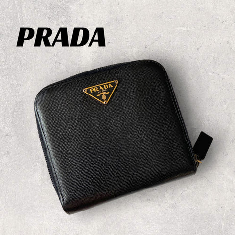 【良品】プラダ　二つ折り財布　ブラック　サフィアーノ　ラウンドジップ