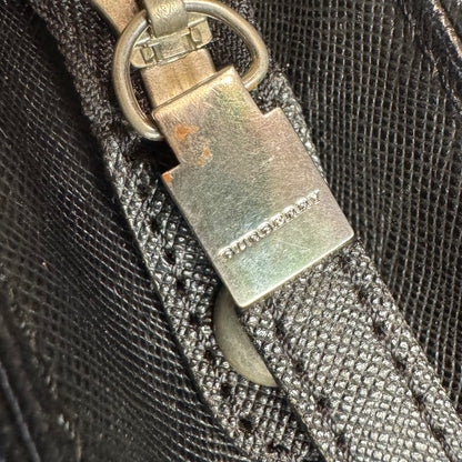 【美品】(2)バーバリー　クラッチバッグ　ブラック系　サフィアーノ