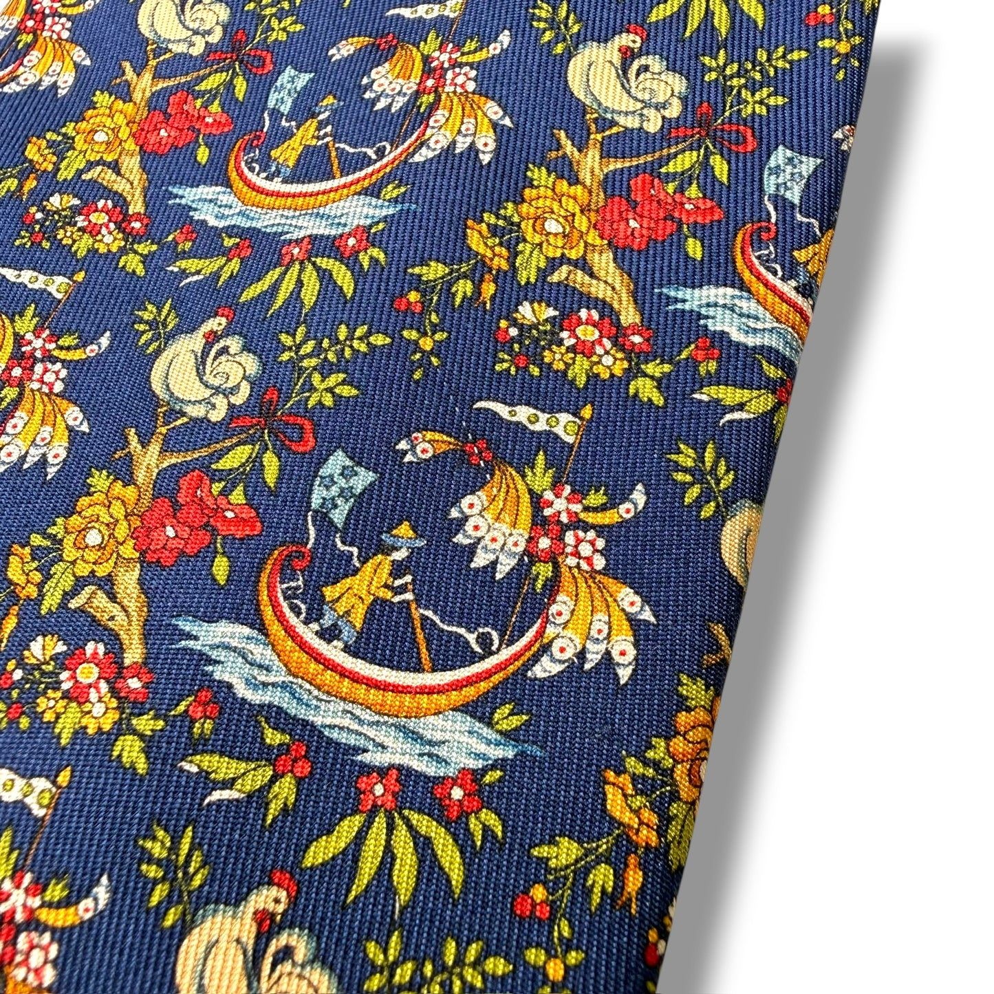 【8597】良品！フェラガモ　ネクタイ　ネイビー系 鳥柄