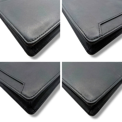 【美品】(2)バーバリー　クラッチバッグ　ブラック系　サフィアーノ