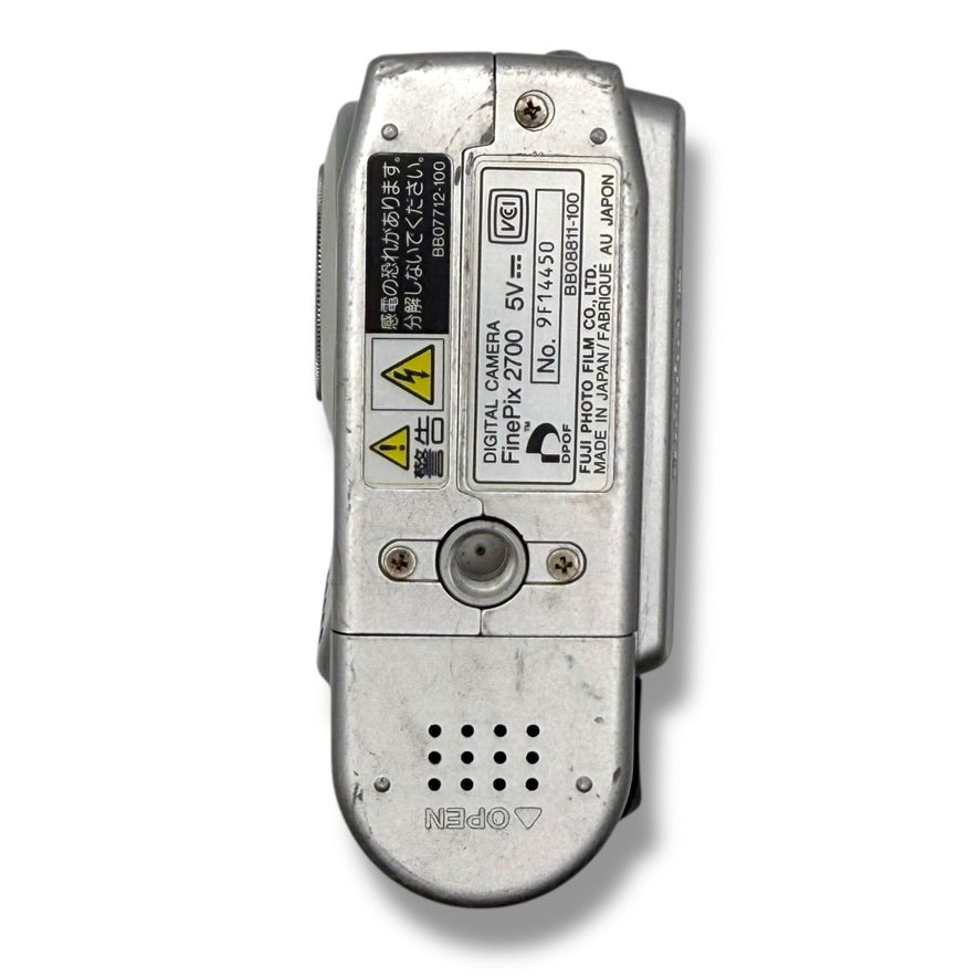 【155】FUJIFILM FinePix 2700 デジカメ シルバー系