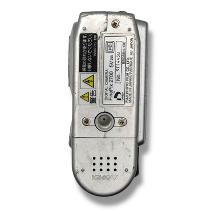 【155】FUJIFILM FinePix 2700 デジカメ シルバー系