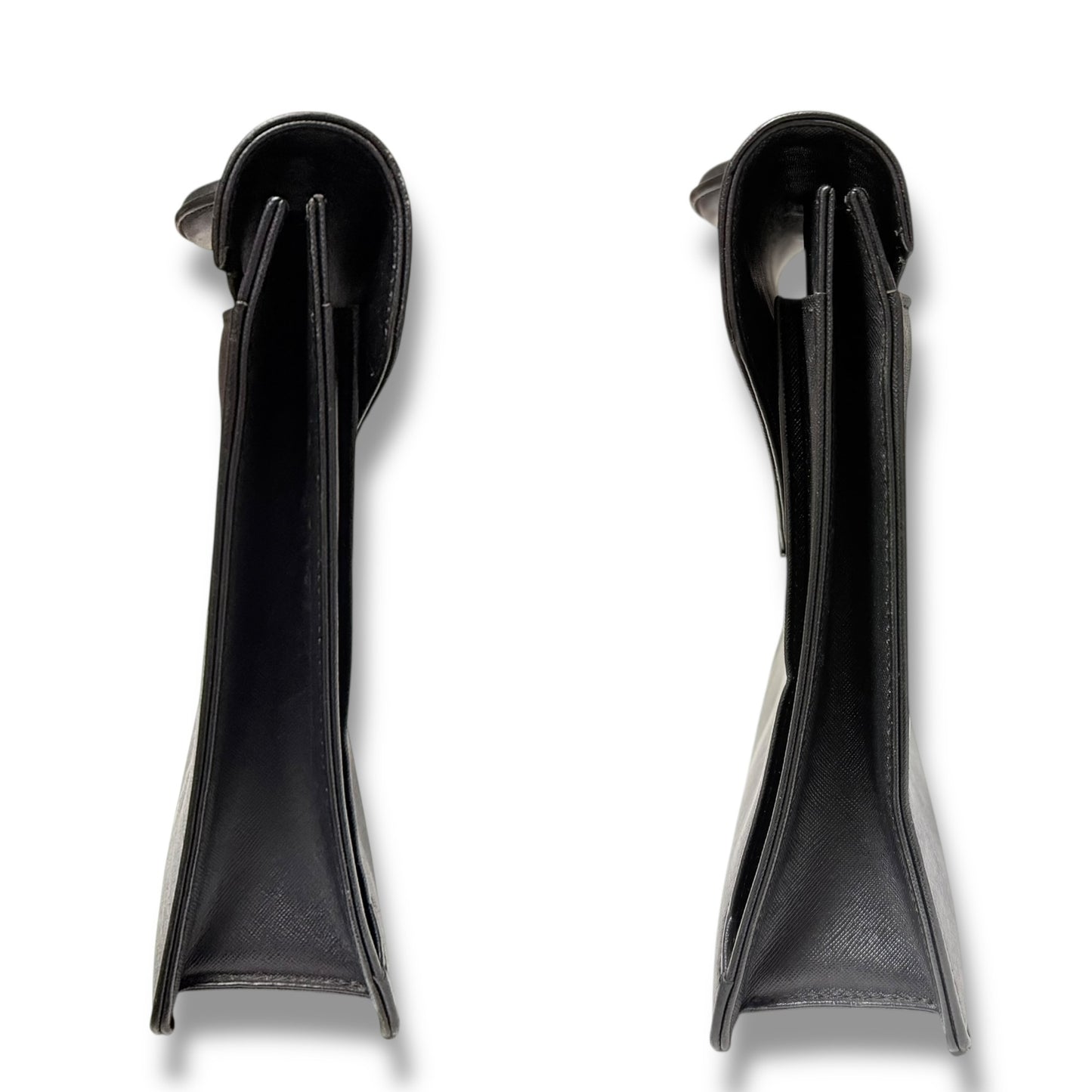 【良品】バーバリー　バッグ　ブラック系　ビジネスバッグ　サフィアーノ