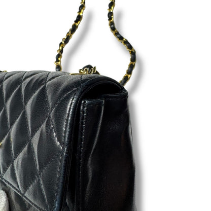 【良品】シャネル　ミニマトラッセ　チェーンショルダーバッグ　ブラック　ラムスキン
