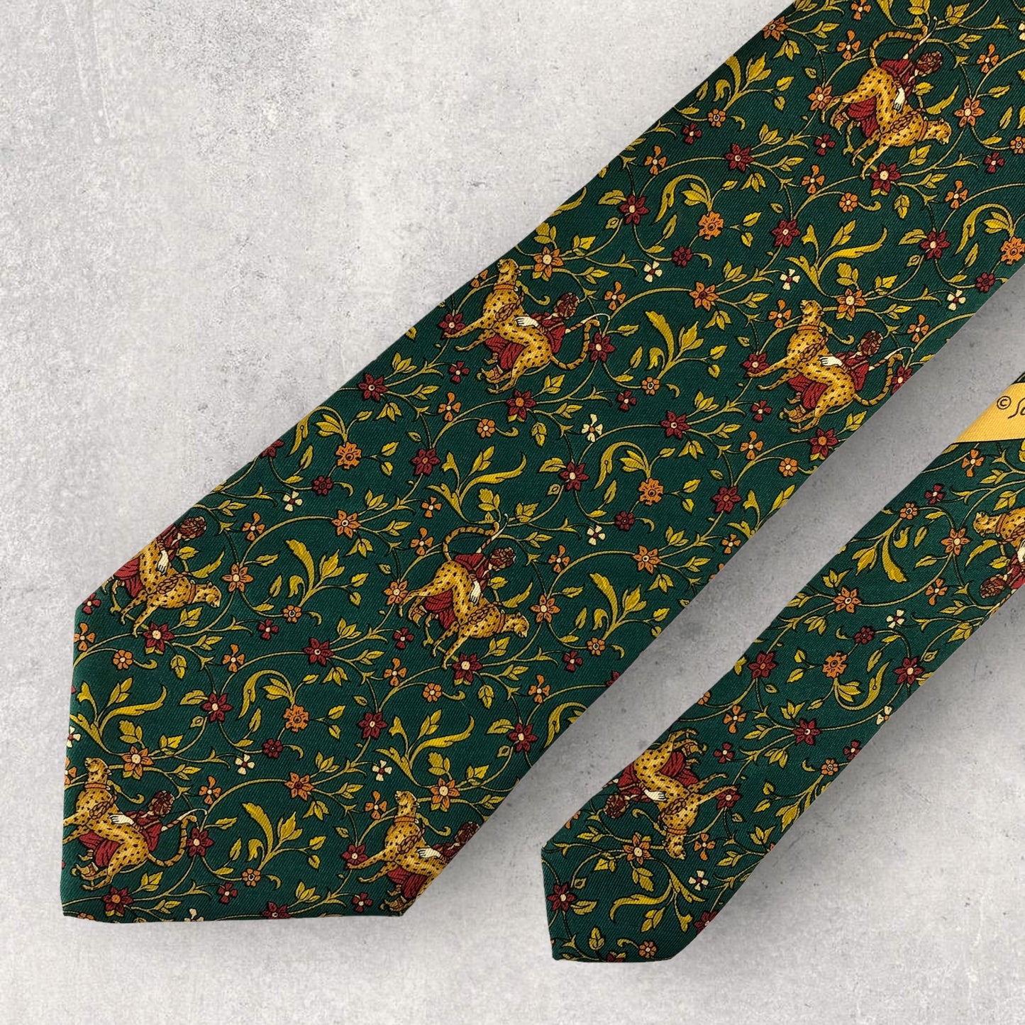 [6253] Good quality! Salvatore Ferragamo necktie in green 