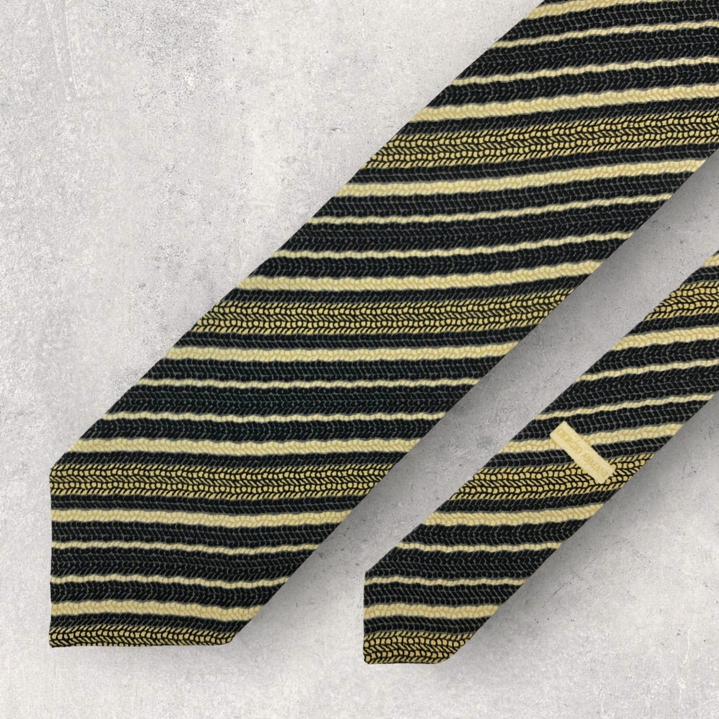 [6398] Beautiful item! Giorgio Armani necktie in black 
