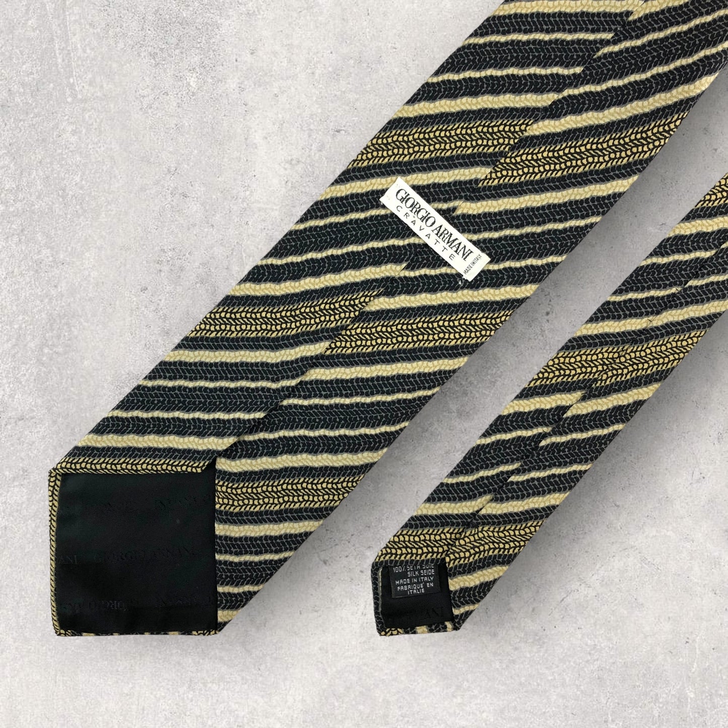 [6398] Beautiful item! Giorgio Armani necktie in black 