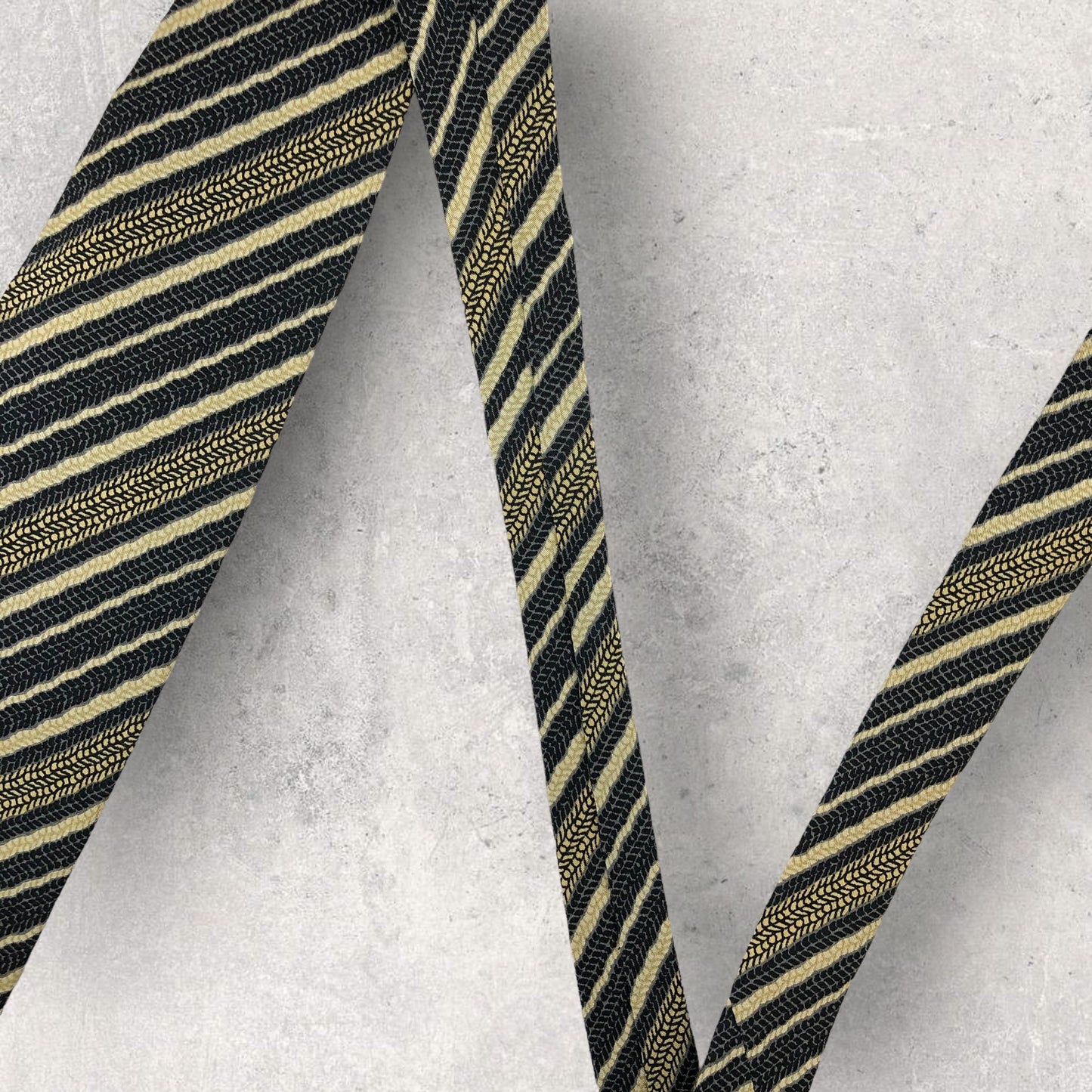 [6398] Beautiful item! Giorgio Armani necktie in black 