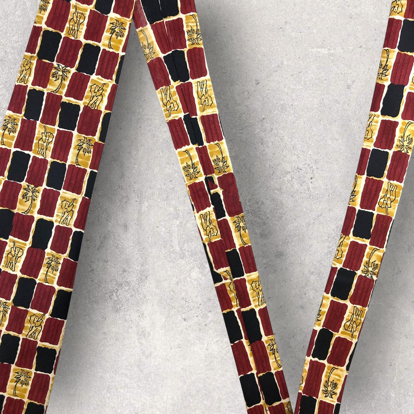 [6405] Good quality! Jim Thompson necktie, red, elephant and palm tree pattern 