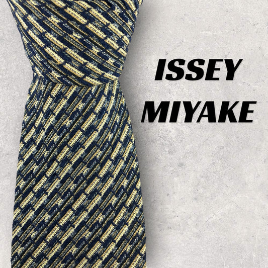 [6429] Beautiful item! Issey Miyake necktie in blue 