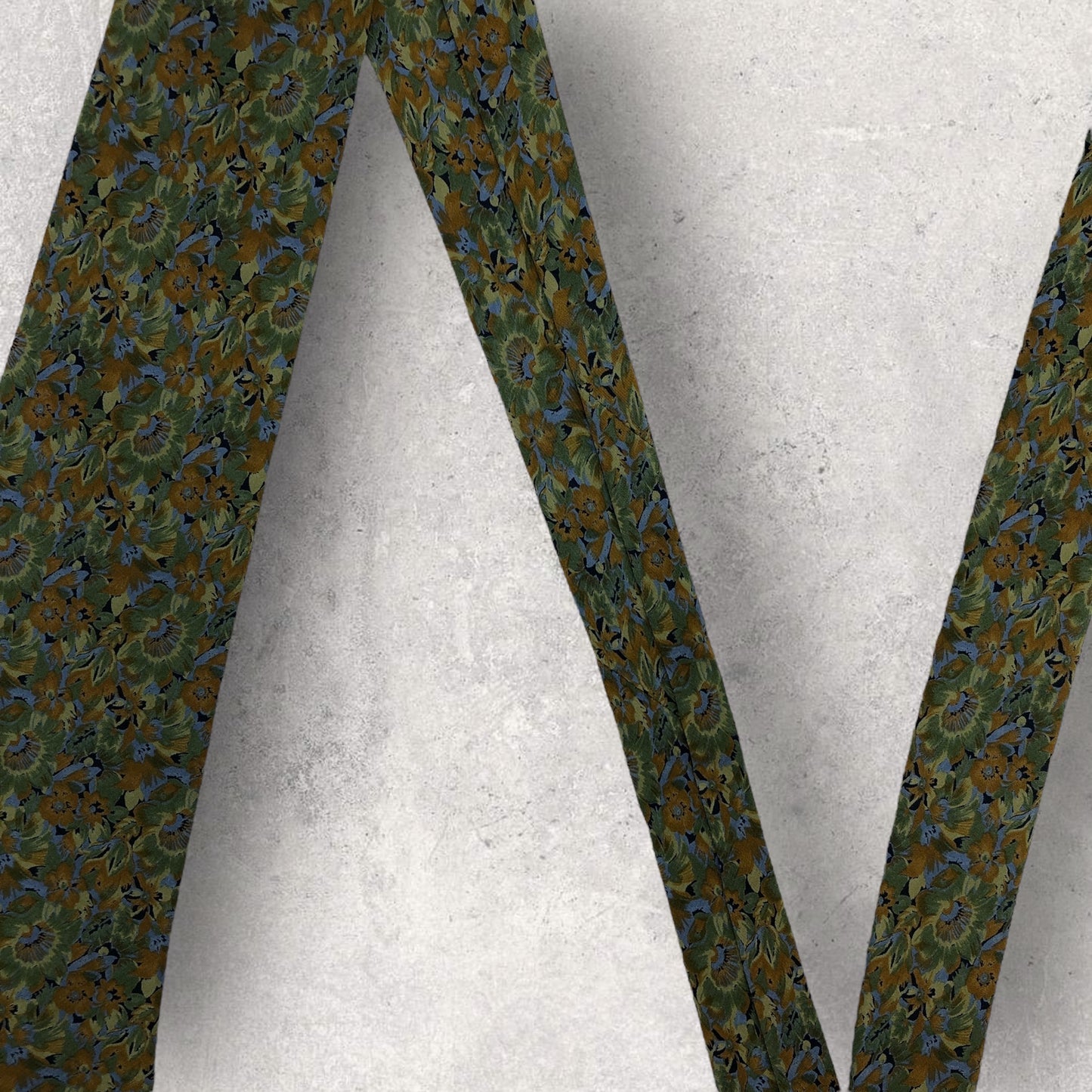 [6433] Beautiful item! Nina Ricci necktie in green with floral pattern 