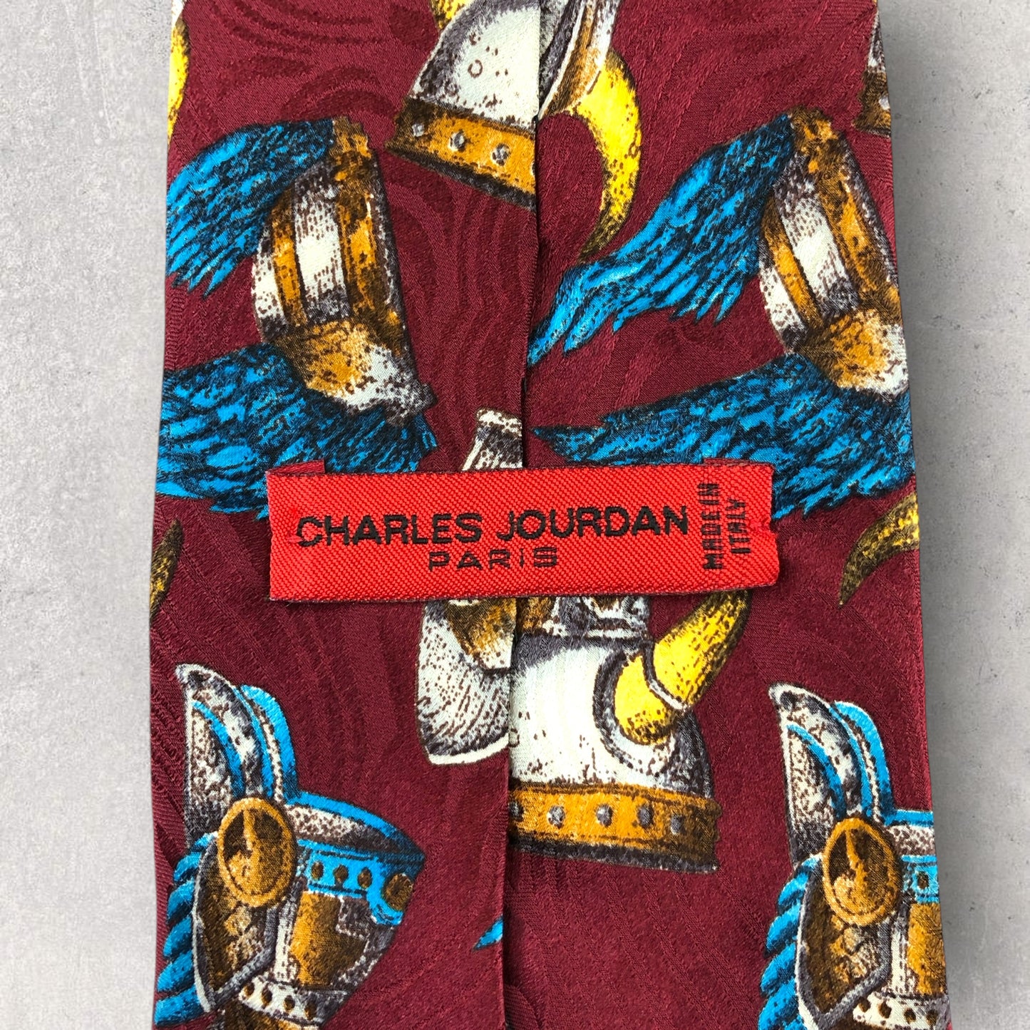 【6715】美品！シャルルジョルダン　ネクタイ　レッド系　バイキングホーンハット柄