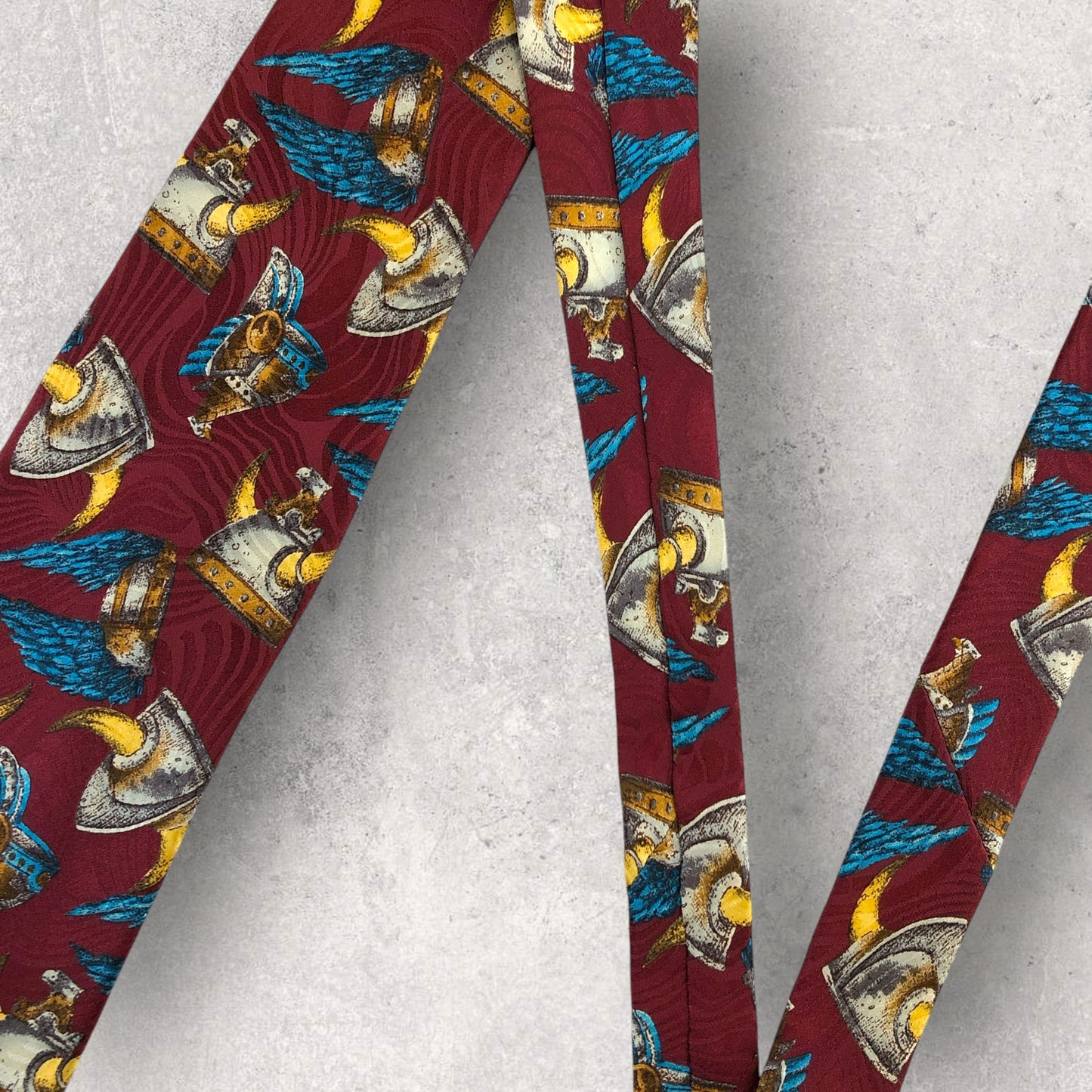 【6715】美品！シャルルジョルダン　ネクタイ　レッド系　バイキングホーンハット柄