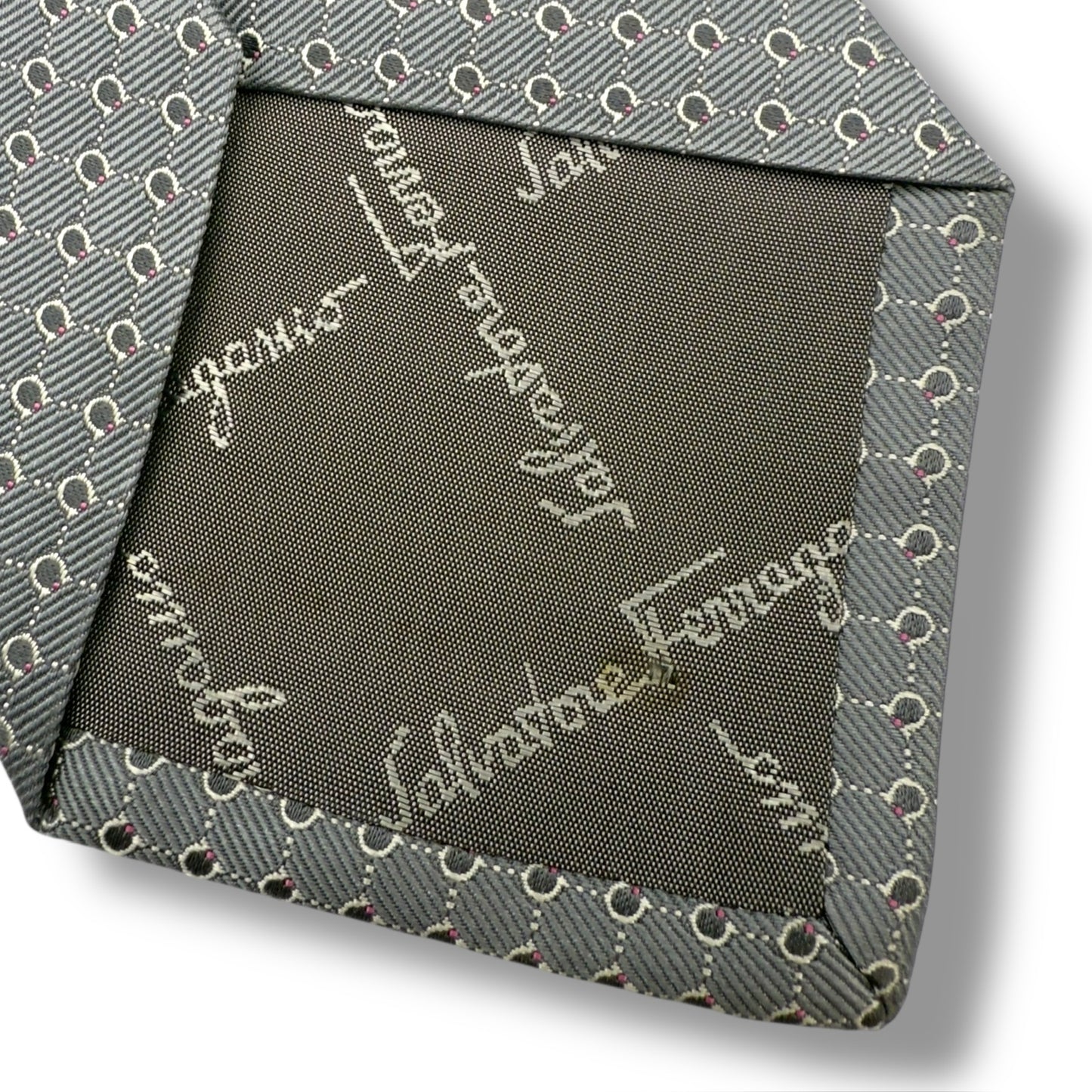 【7485】良品！サルヴァトーレフェラガモ　ネクタイ　グレー系　ガンチーニ柄