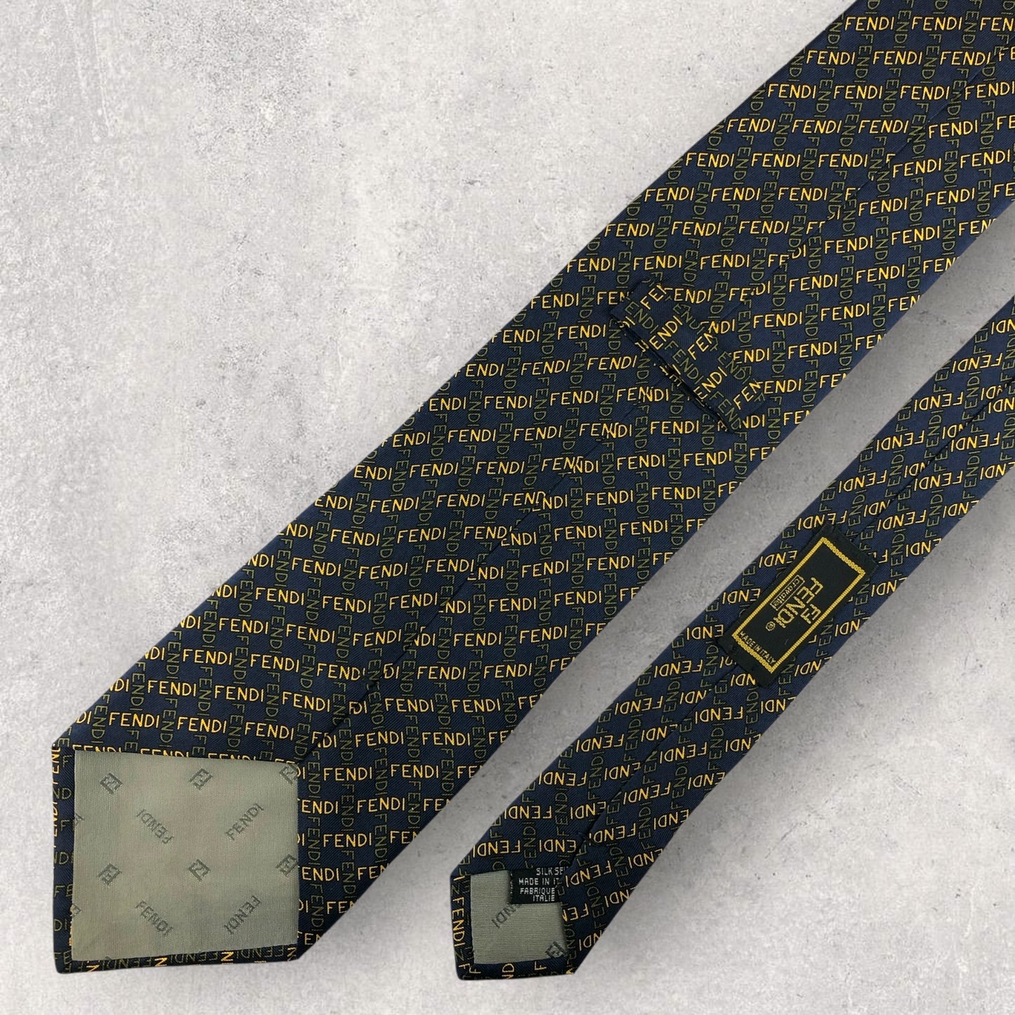 【6927】良品！フェンディ　ネクタイ　ネイビー系　ロゴ柄