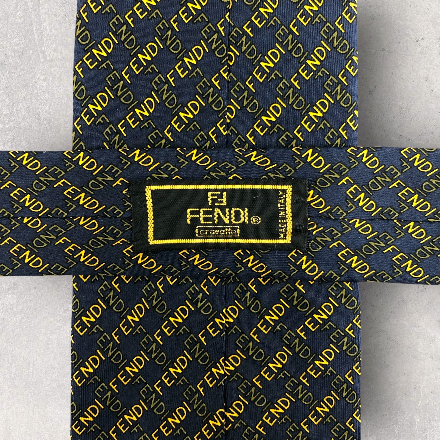 【6927】良品！フェンディ　ネクタイ　ネイビー系　ロゴ柄