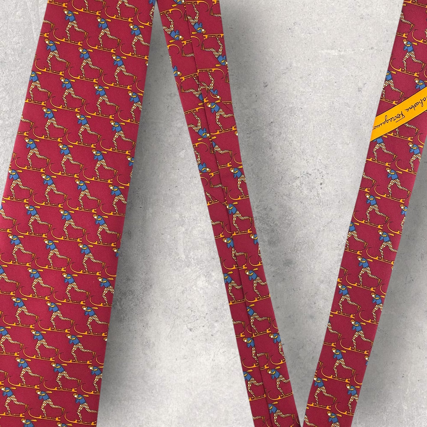 【6960】美品！サルヴァドーレフェラガモ　ネクタイ　レッド系