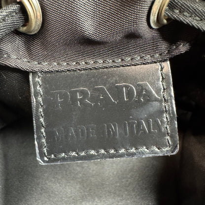 【美品】プラダ　ポーチ　ブラック系　ナイロン　テスート　巾着