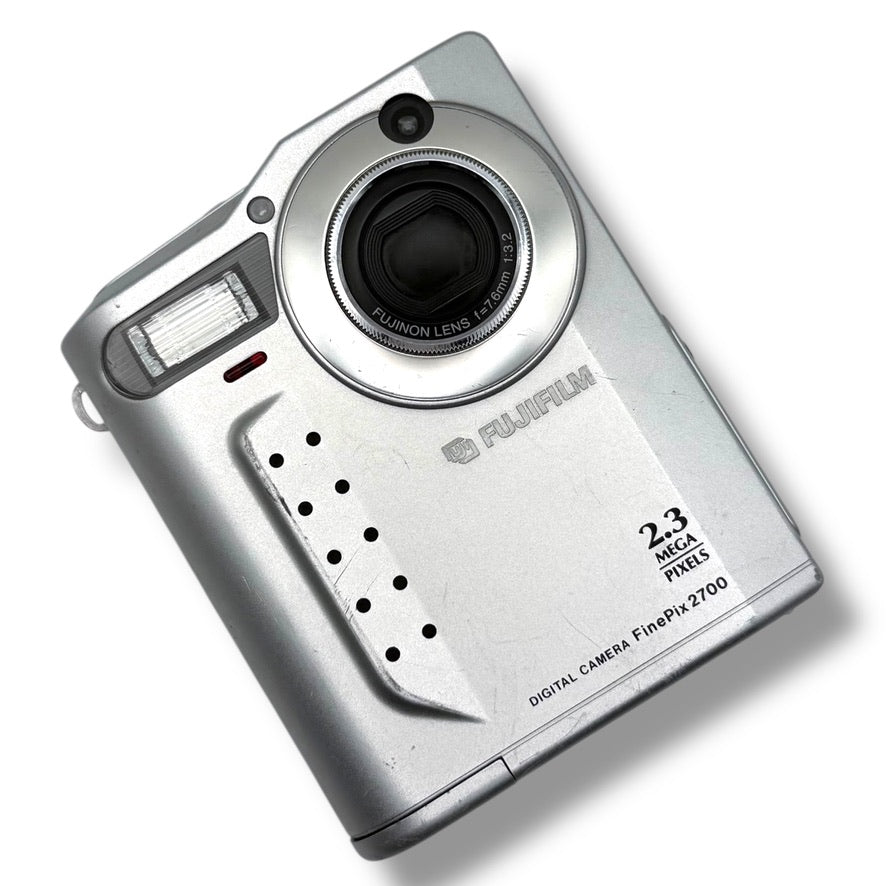 【155】FUJIFILM FinePix 2700 デジカメ シルバー系