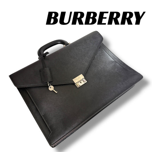 【良品】バーバリー　バッグ　ブラック系　ビジネスバッグ　サフィアーノ