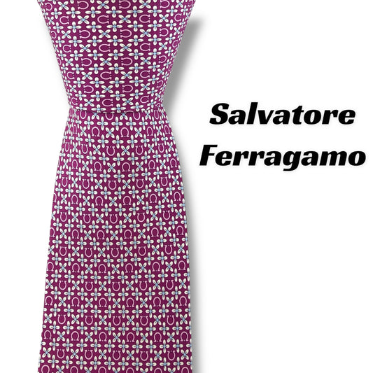 【7223】未使用に近い！フェラガモ　ネクタイ　パープル系　ガンチーニ柄
