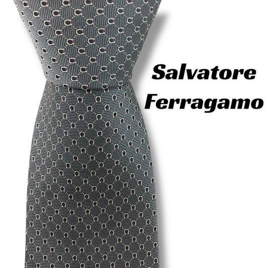 【7485】良品！サルヴァトーレフェラガモ　ネクタイ　グレー系　ガンチーニ柄