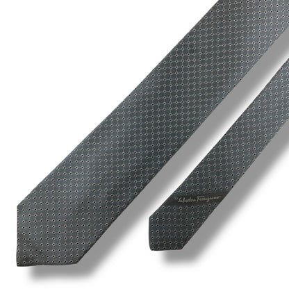 【7485】良品！サルヴァトーレフェラガモ　ネクタイ　グレー系　ガンチーニ柄