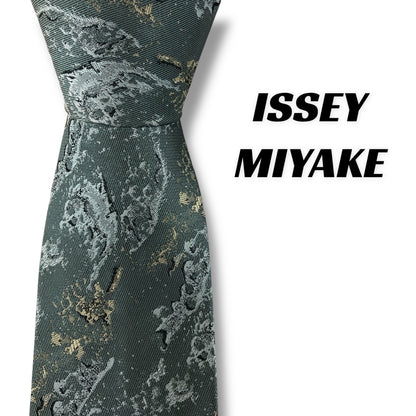 【7537】美品！イッセイミヤケ　ネクタイ　グリーン系