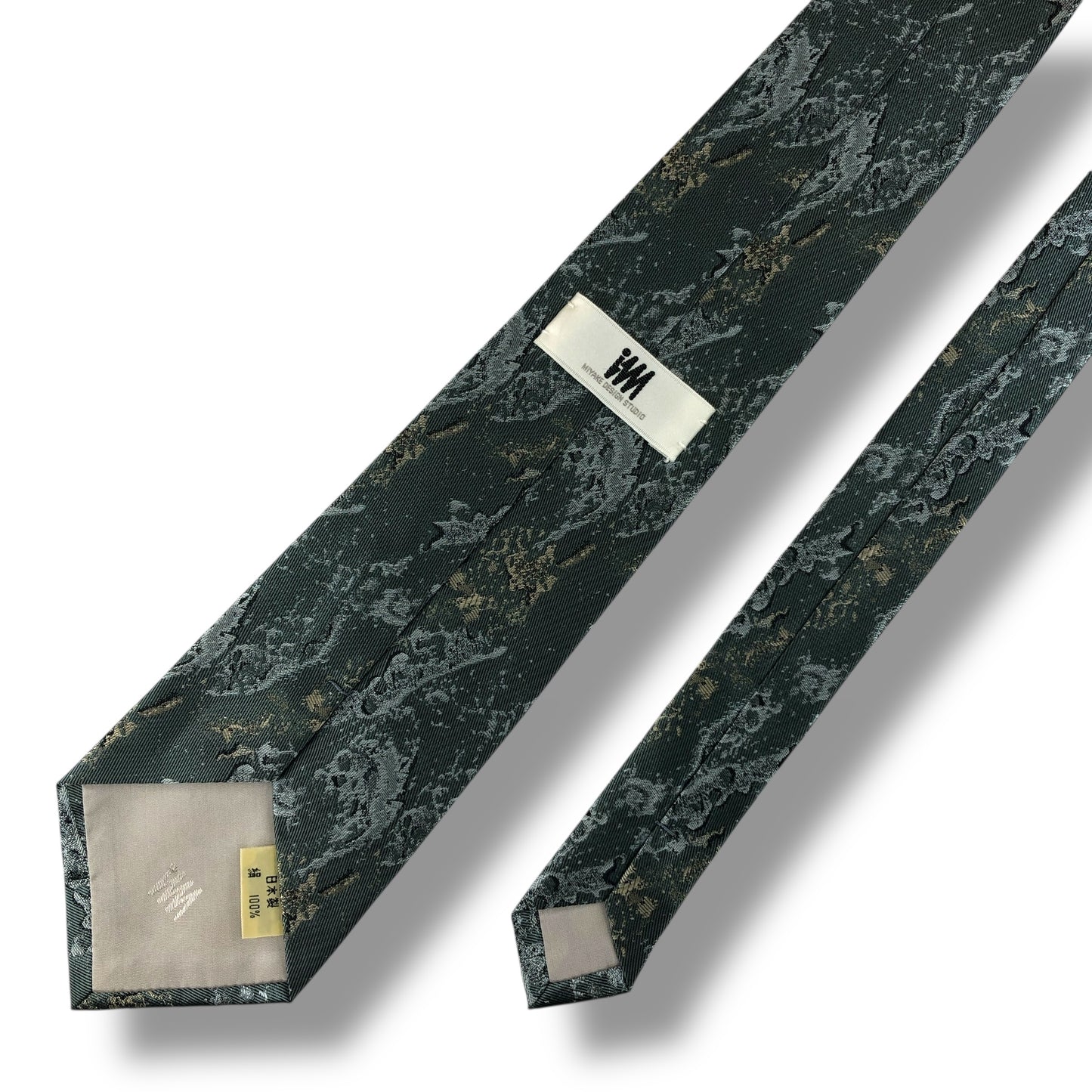 【7537】美品！イッセイミヤケ　ネクタイ　グリーン系