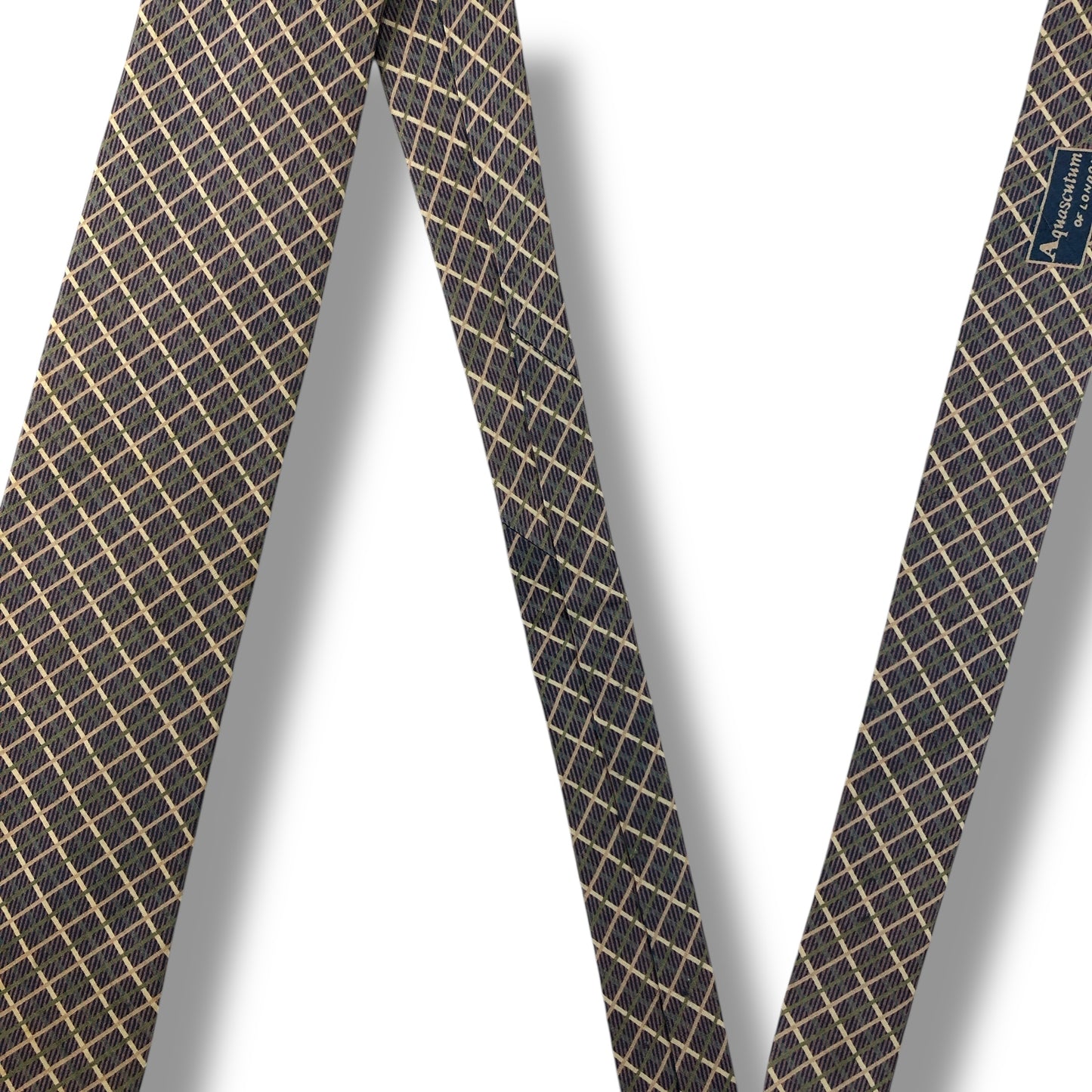 【7561】良品！アクアスキュータム　ネクタイ　ピンク系