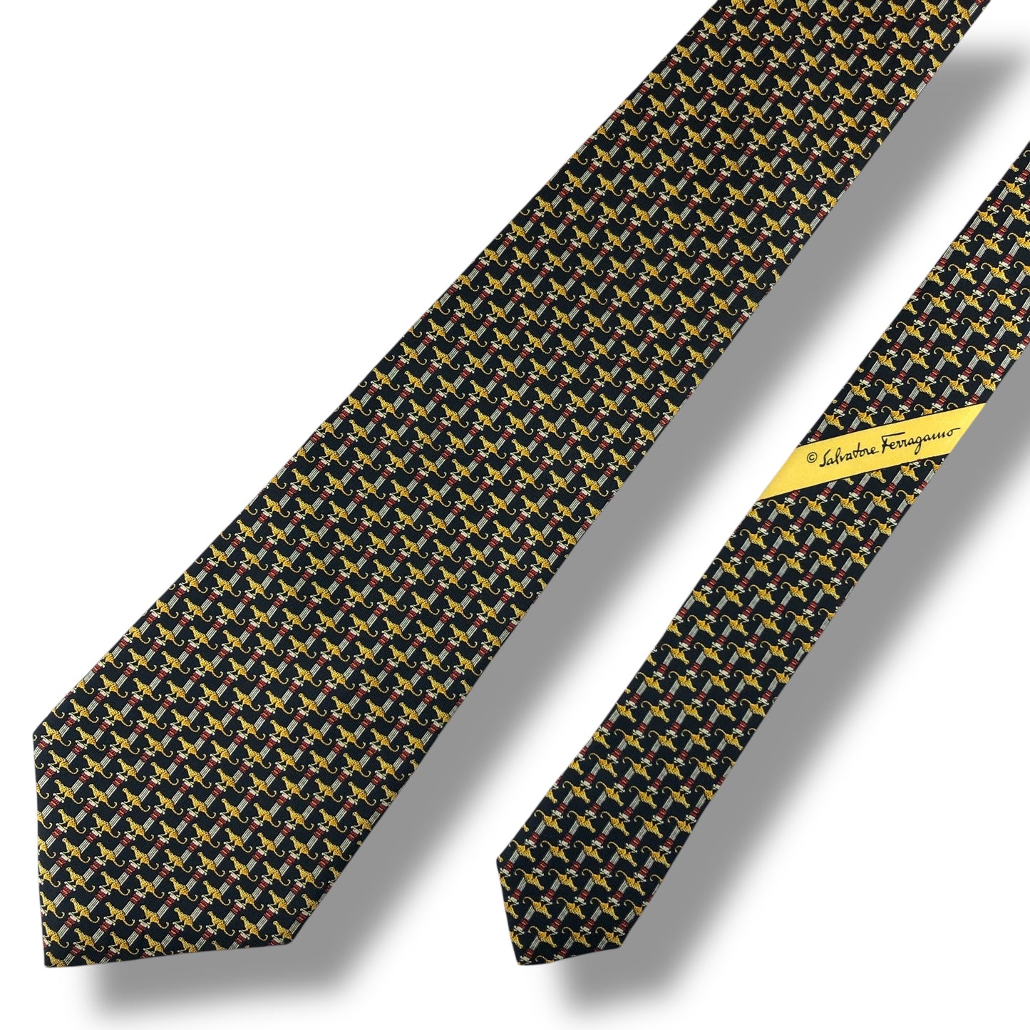 【7584】良品！サルヴァトーレフェラガモ　ネクタイ　ブラック系　ヒョウ柄