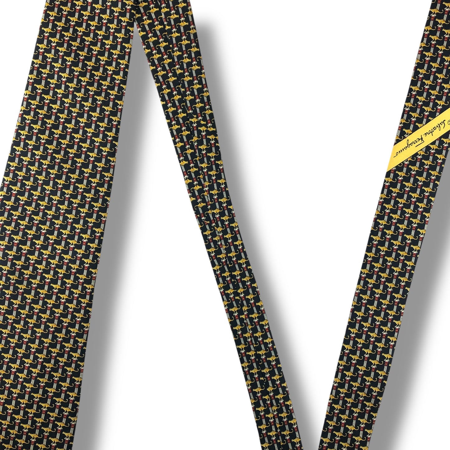 【7584】良品！サルヴァトーレフェラガモ　ネクタイ　ブラック系　ヒョウ柄