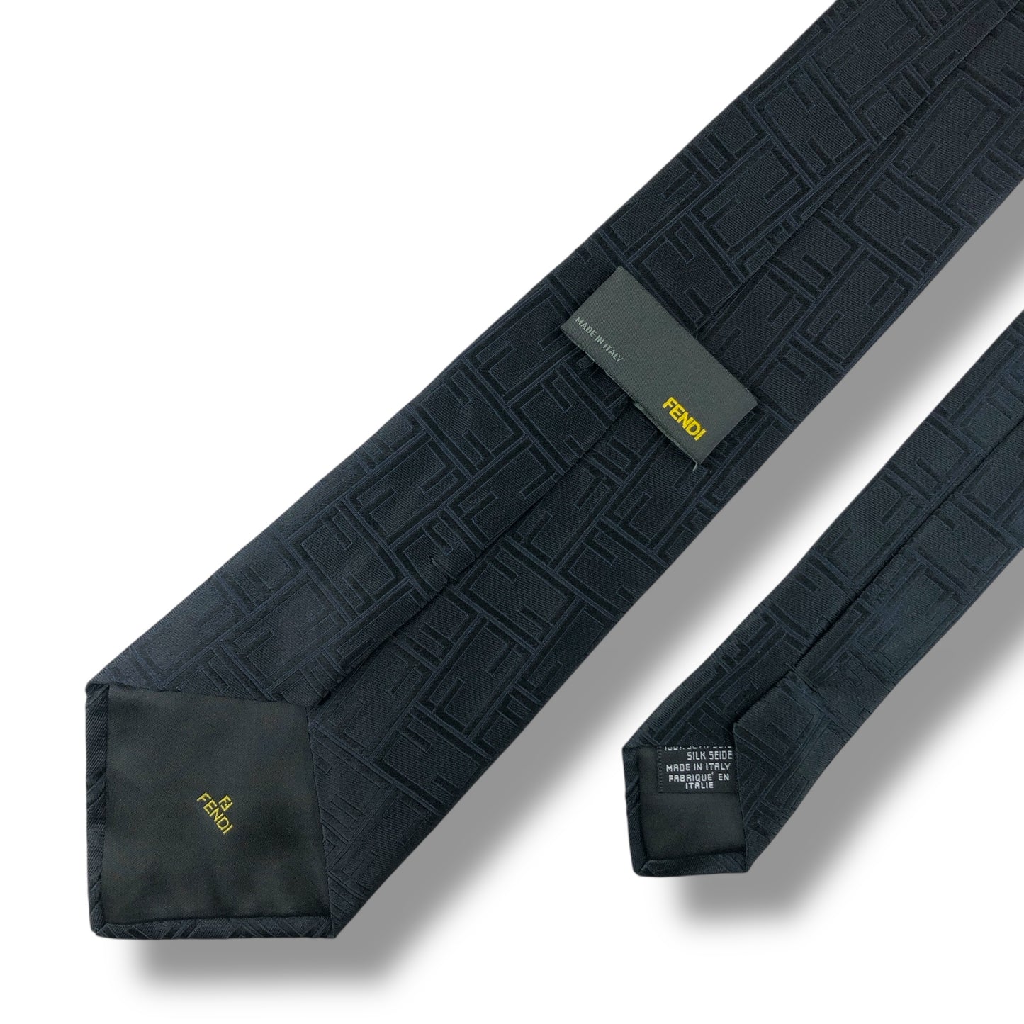 【7663】美品！フェンディ　ネクタイ　ブラック系　FF ズッカ柄