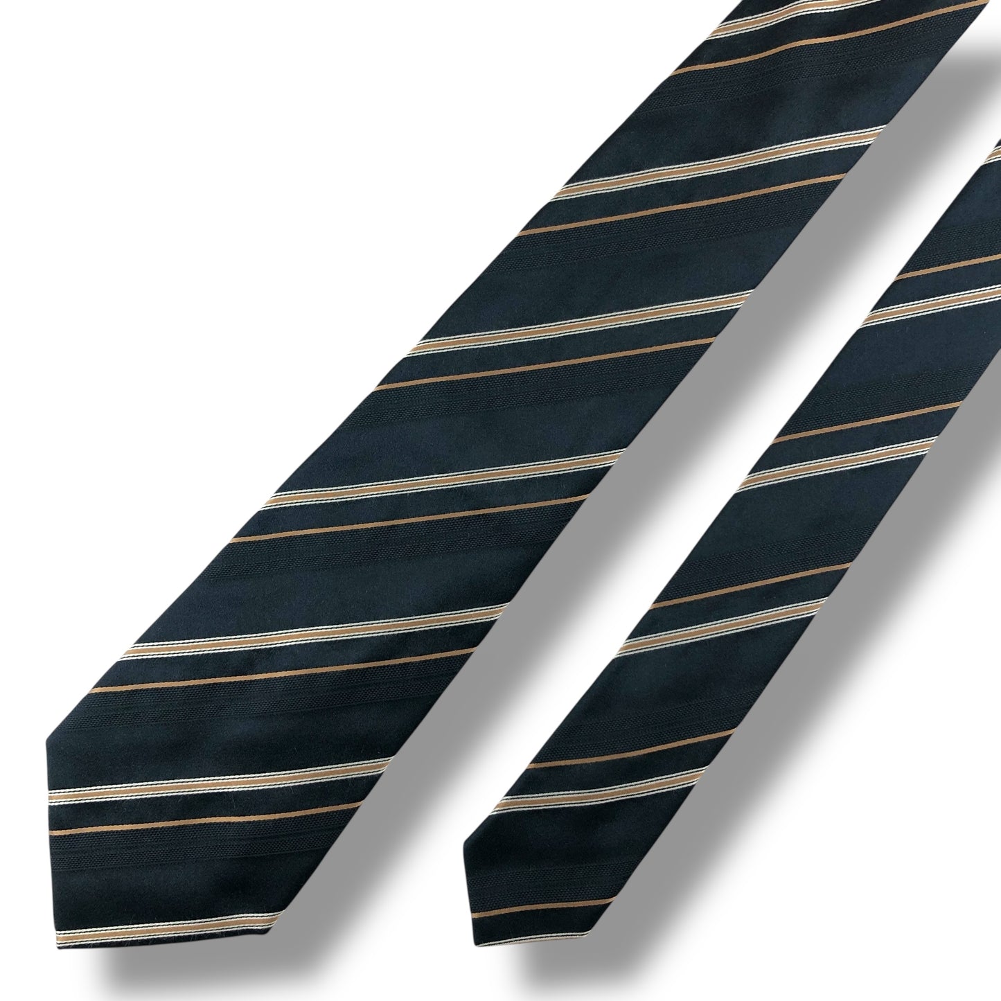 【7690】美品！アルマーニ　ネクタイ　ブラック系　ストライプ柄