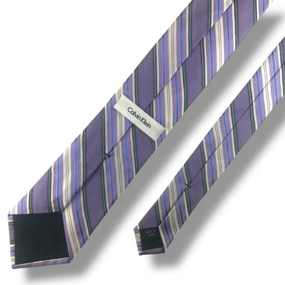 【7708】美品ー良品！カルバンクライン　ネクタイ　パープル系　ストライプ柄