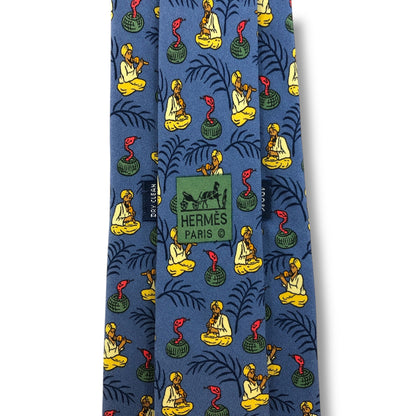 【7712】美品ー良品！エルメス　ネクタイ　水色系　ヘビ使い柄