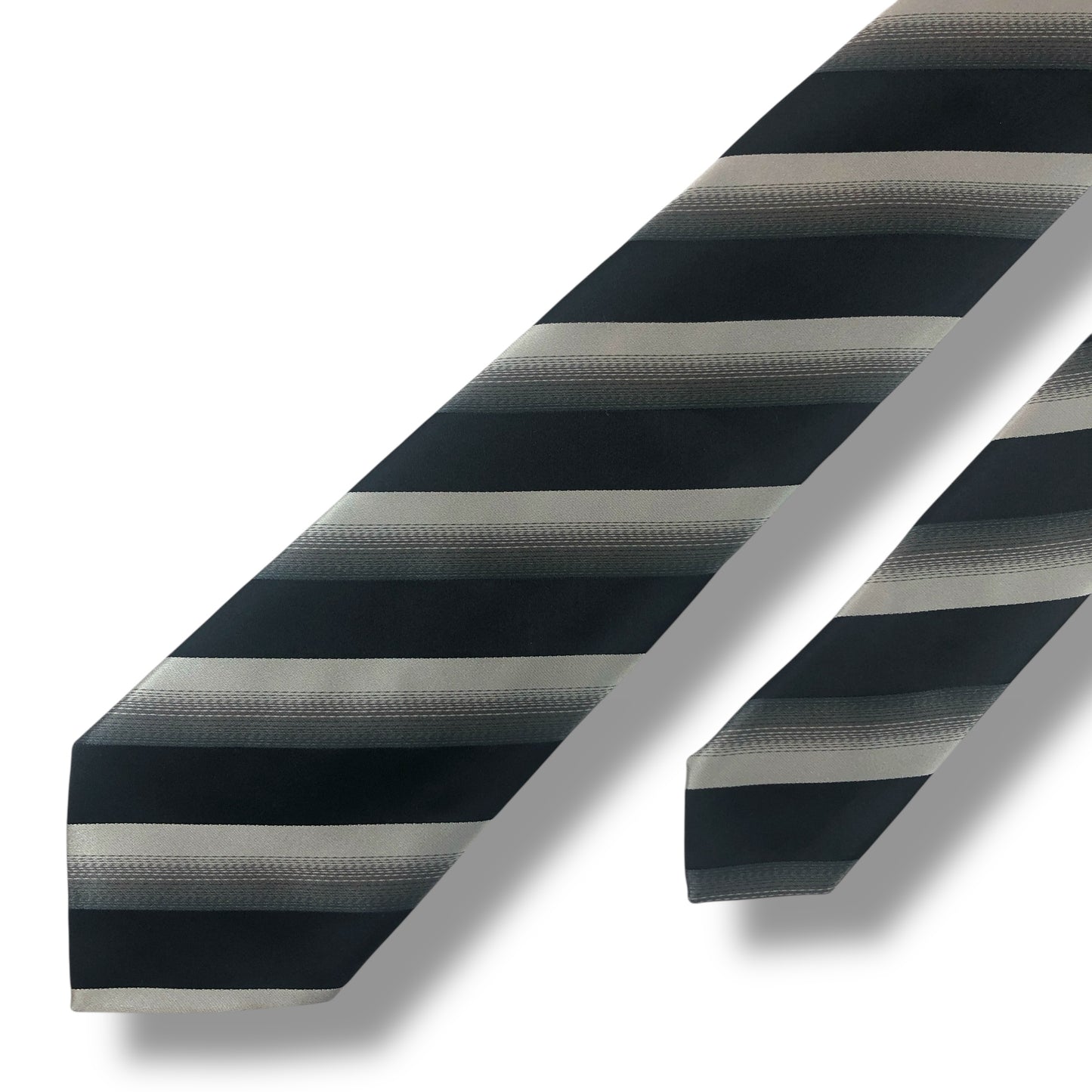 【7909】美品ー良品！アルマーニ　ネクタイ　ブラック系