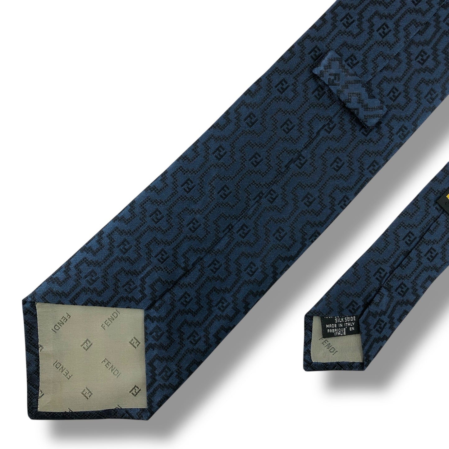 【7926】美品ー良品！フェンディ　ネクタイ　ネイビー系　FF柄