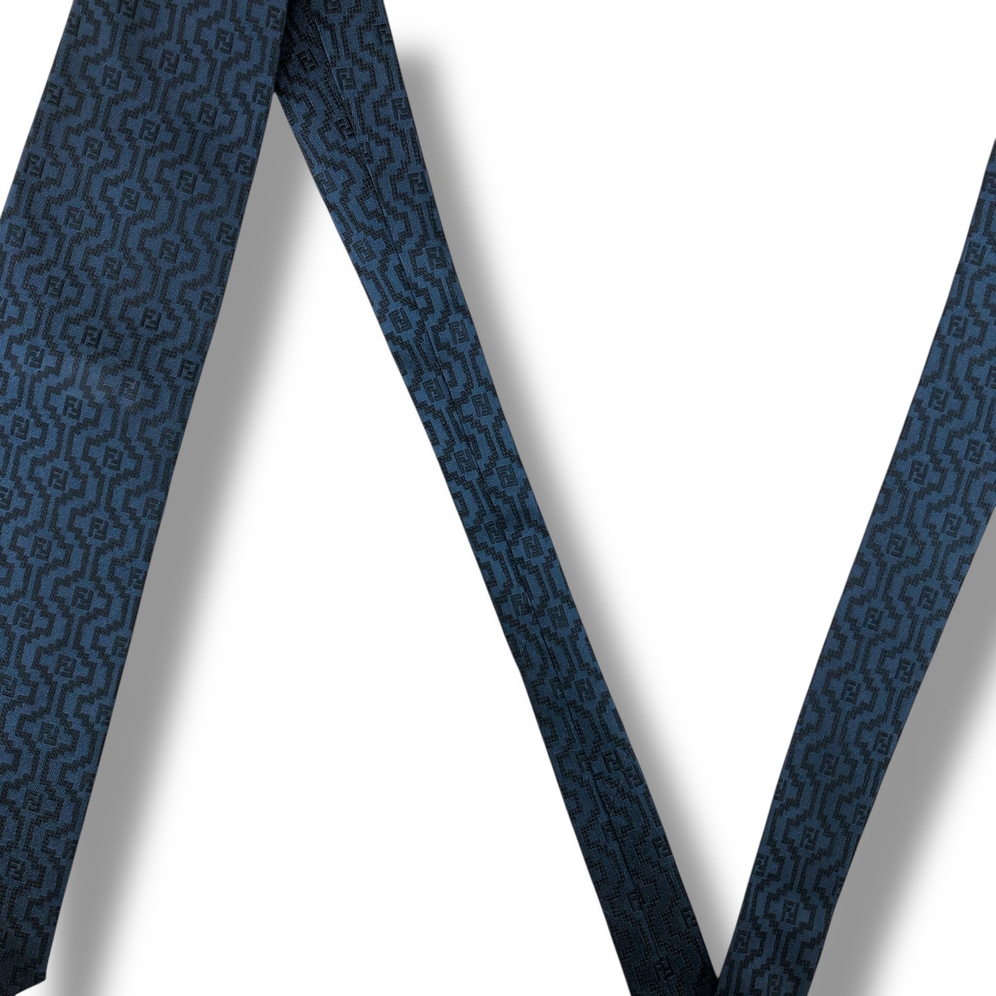 【7926】美品ー良品！フェンディ　ネクタイ　ネイビー系　FF柄