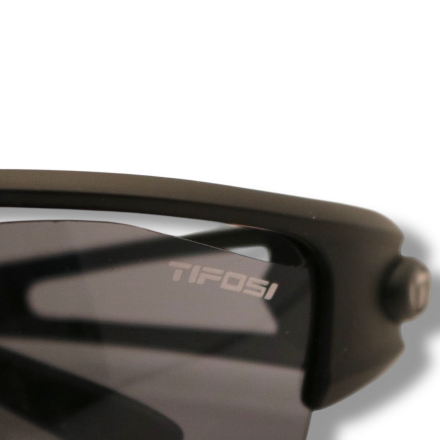 【204】美品！ティフォージ　サングラス　ブラック系
