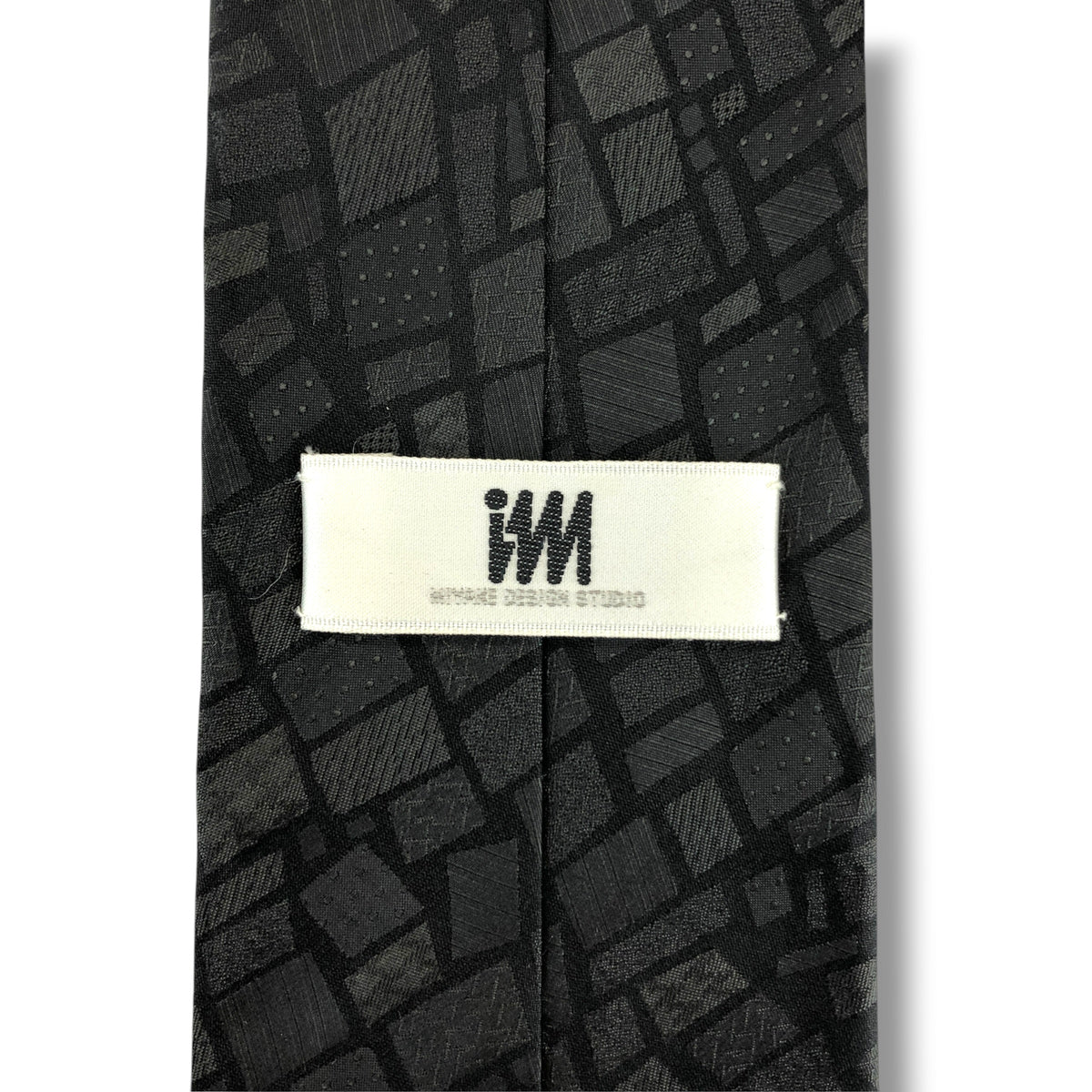 【8814】美品！イッセイミヤケ　ネクタイ　ブラック系