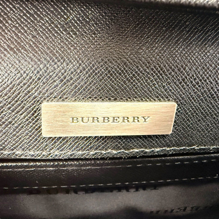 【美品】バーバリー　クラッチバッグ　ブラック系　サフィアーノ