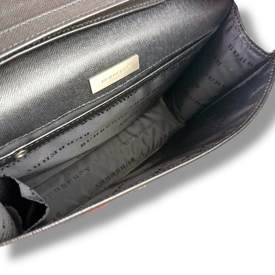 【美品】バーバリー　クラッチバッグ　ブラック系　サフィアーノ