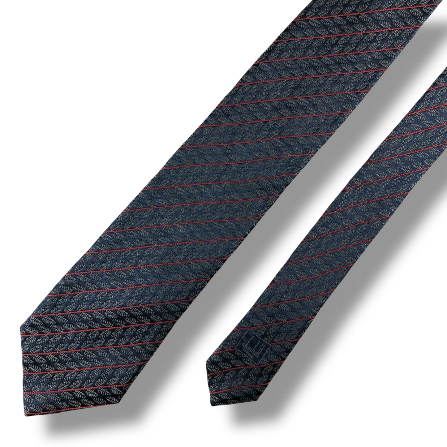 【7813】美品！ダンヒル　ネクタイ　ダークネイビー系　葉柄