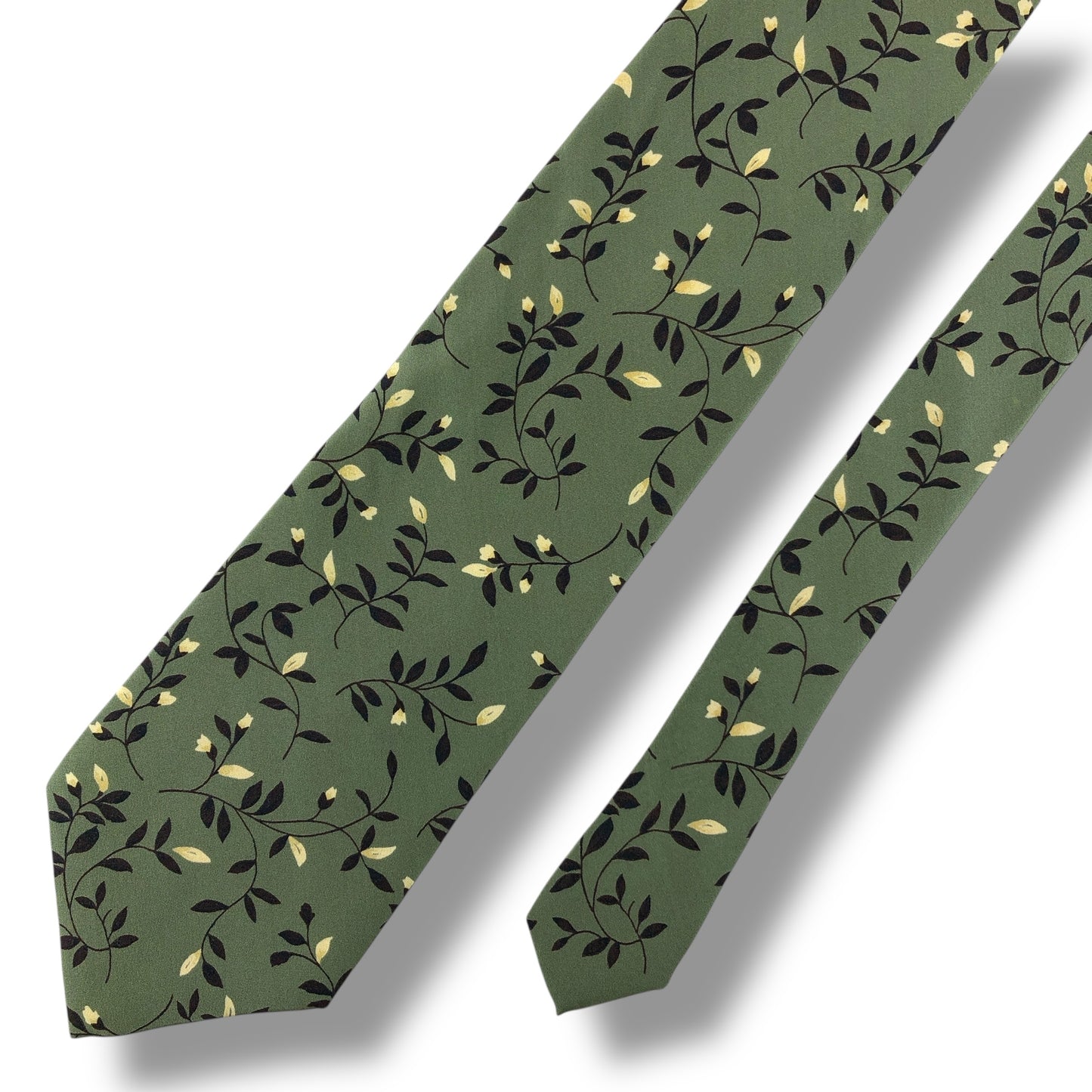 【7815】美品ー良品！クロエ　ネクタイ　グリーン系　葉柄