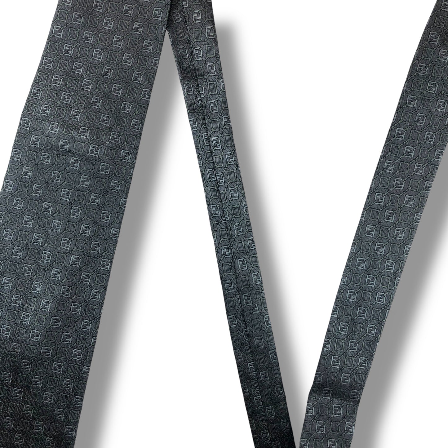 【8039】良品！フェンディ　ネクタイ　ダークシルバー系