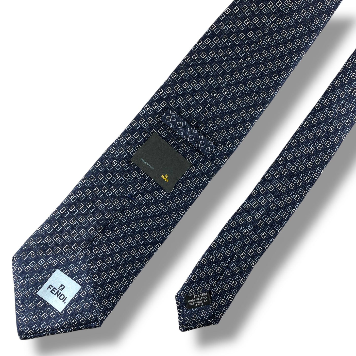 【8073】美品ー良品！フェンディ　ネクタイ　ネイビー系