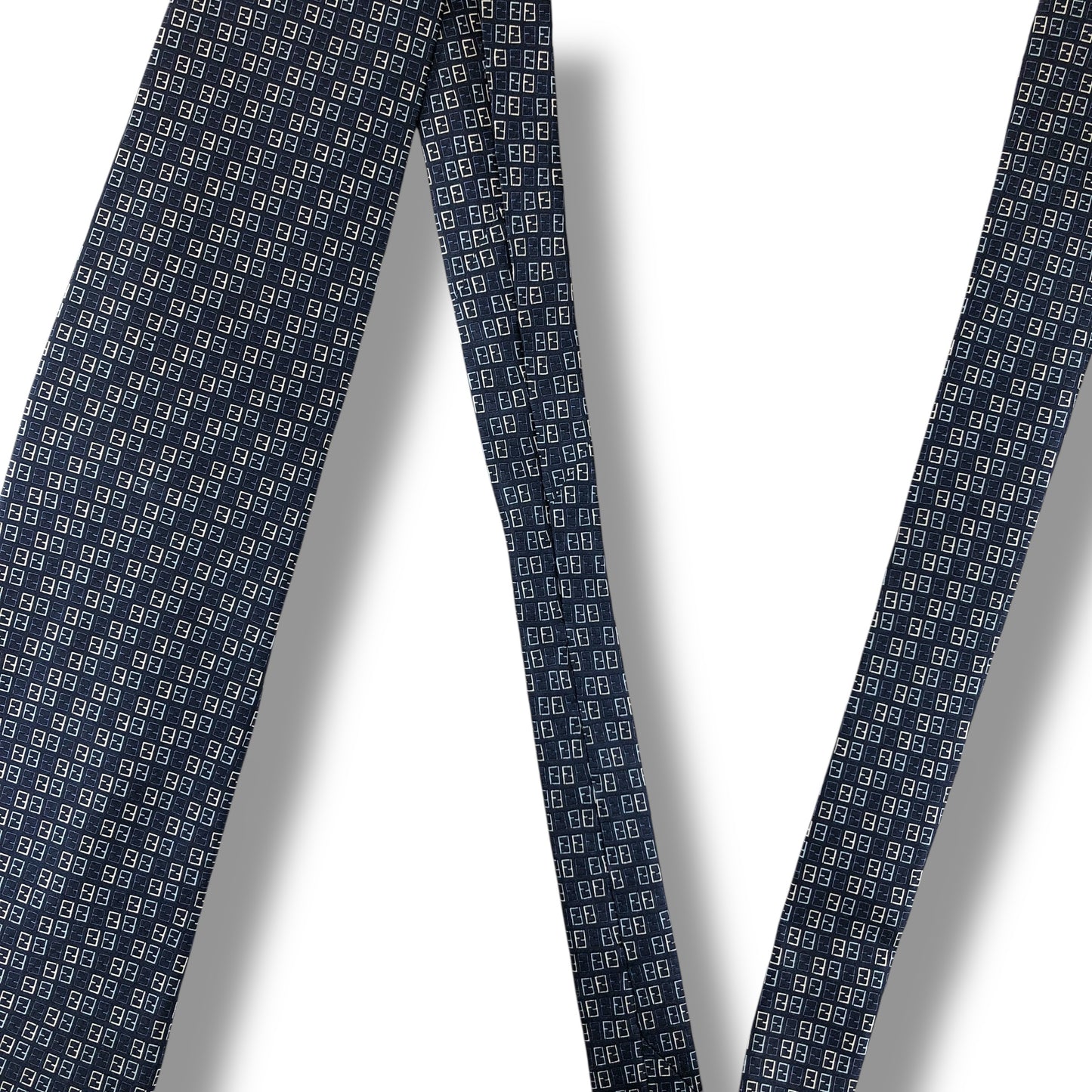 【8073】美品ー良品！フェンディ　ネクタイ　ネイビー系