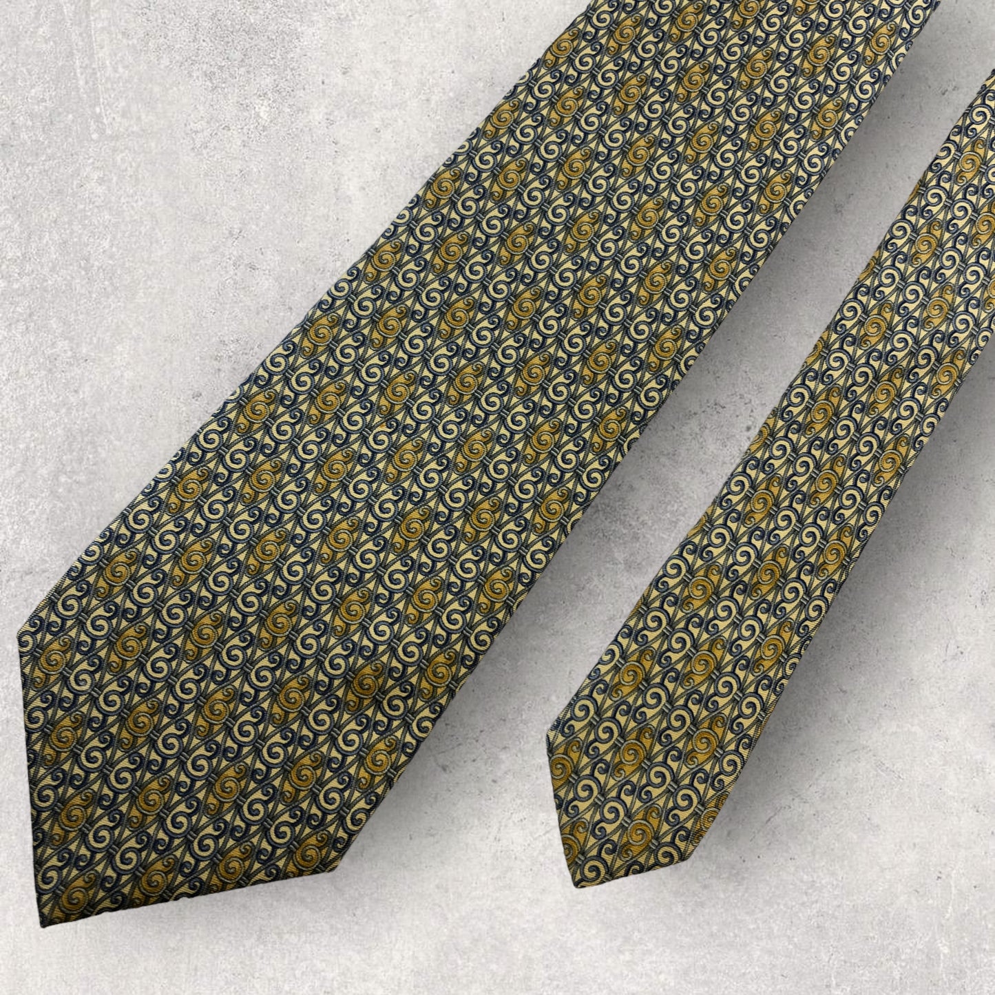 [5379] Good quality! NINARICCI necktie in cream color 